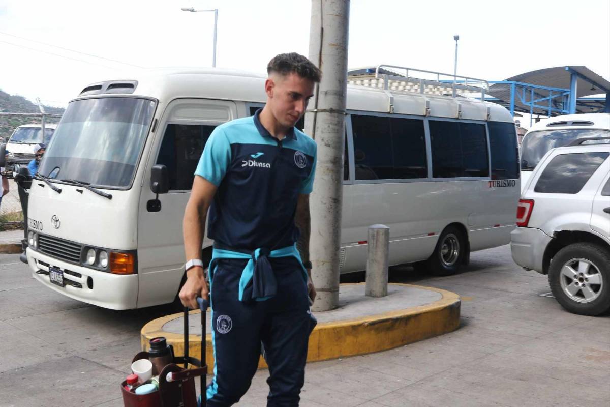 Carnaval de la barra del Olimpia, bellas chicas y el fenomenal ambiente previo al clásico hondureño