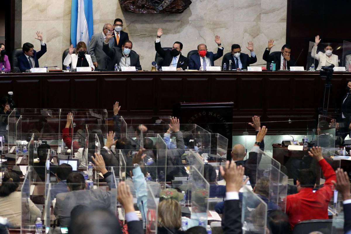 Proponen en el CN reducir años para jubilación a los maestros