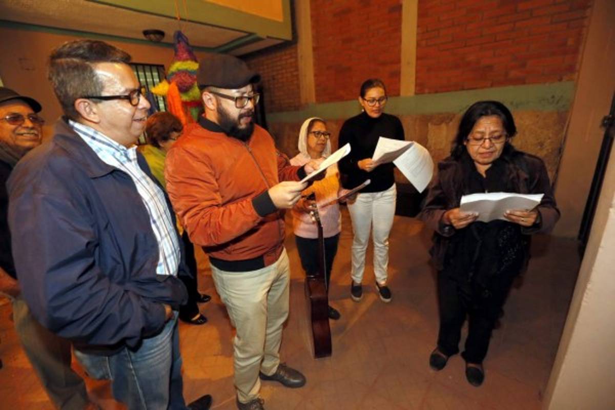 Familias capitalinas mantienen viva la tradición de las posadas