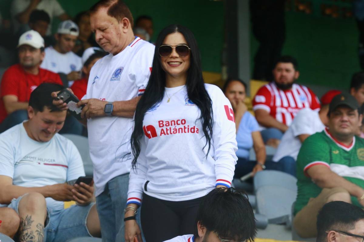 Novia de jugador captada, sorpresa con Wilmer Velásquez y villano de Olimpia ante Marathón