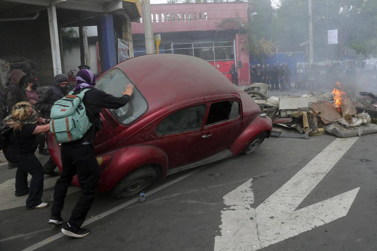 La jornada inaugural del Mundial en México deja 19 detenidos y 11 policías heridos