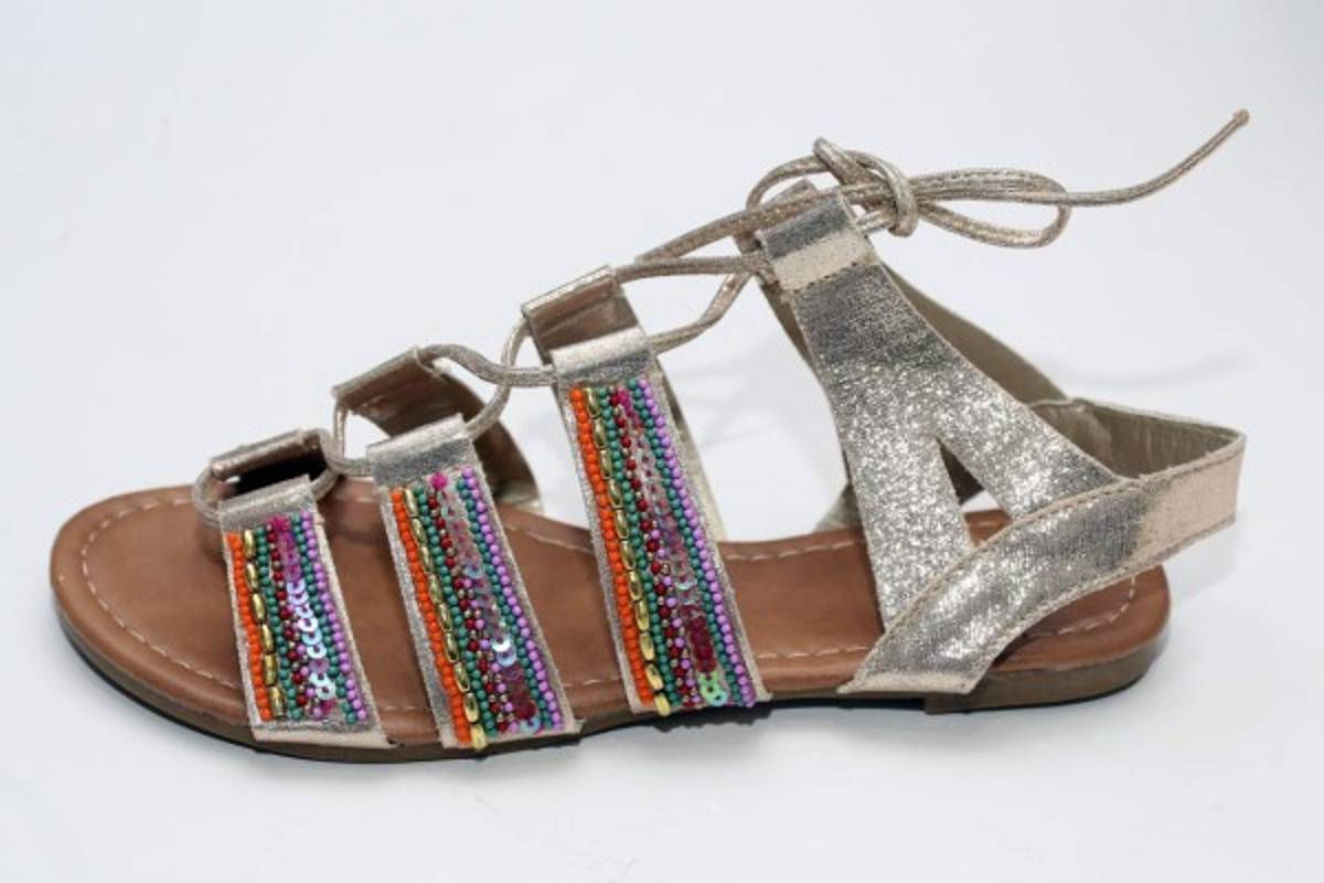 Complete su outfit con las sandalias de verano