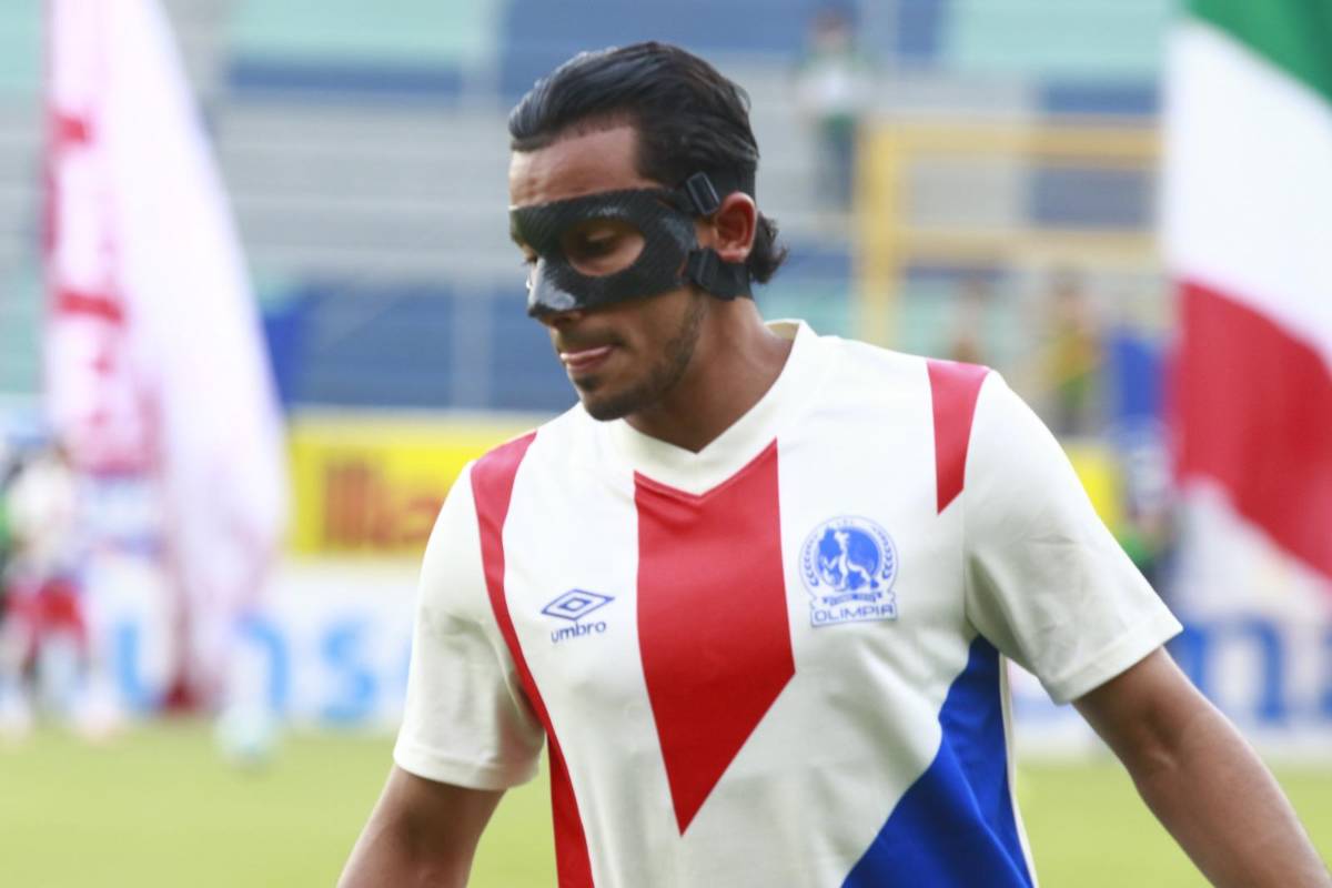 Novia de jugador captada, sorpresa con Wilmer Velásquez y villano de Olimpia ante Marathón