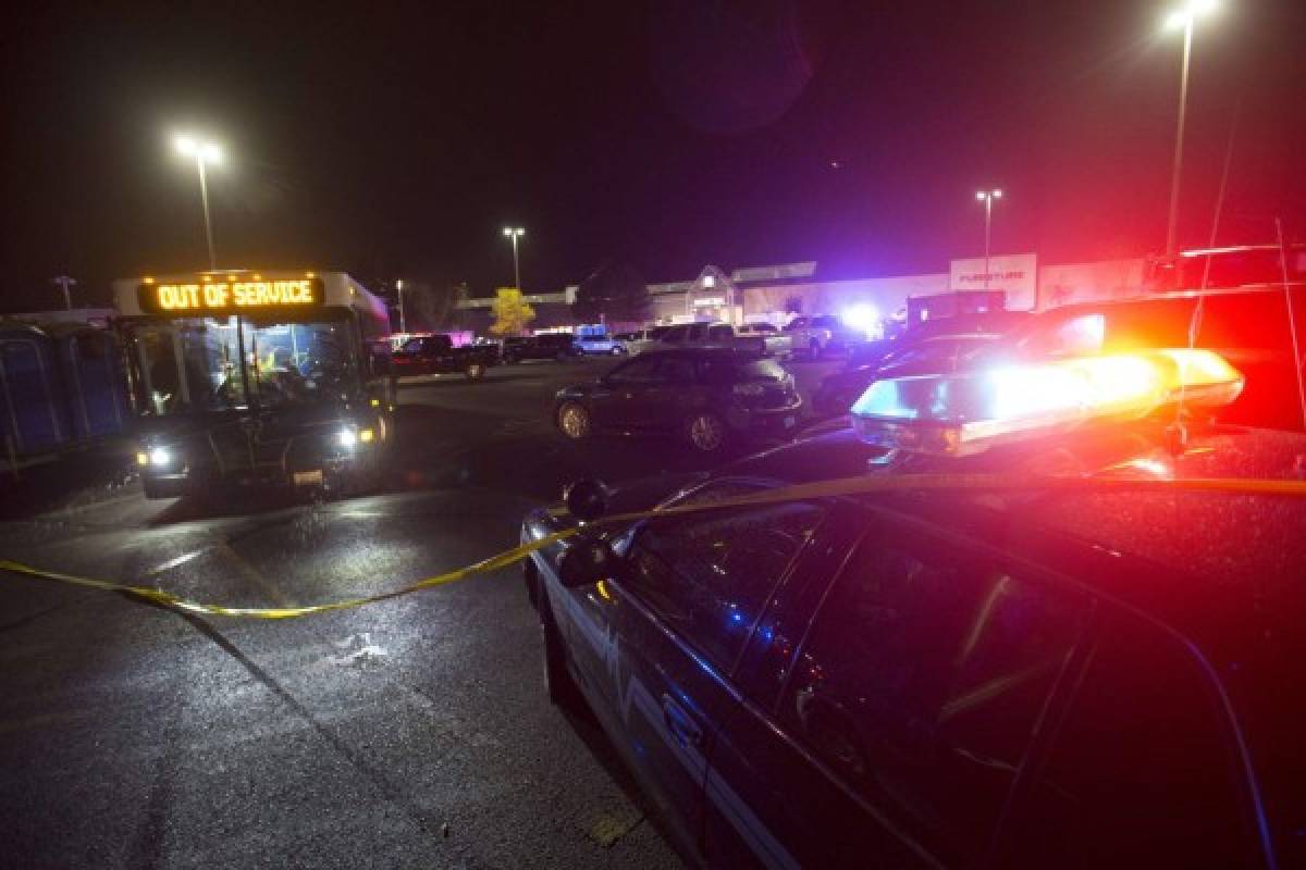 Tiroteo en centro comercial deja cinco muertos en EEUU