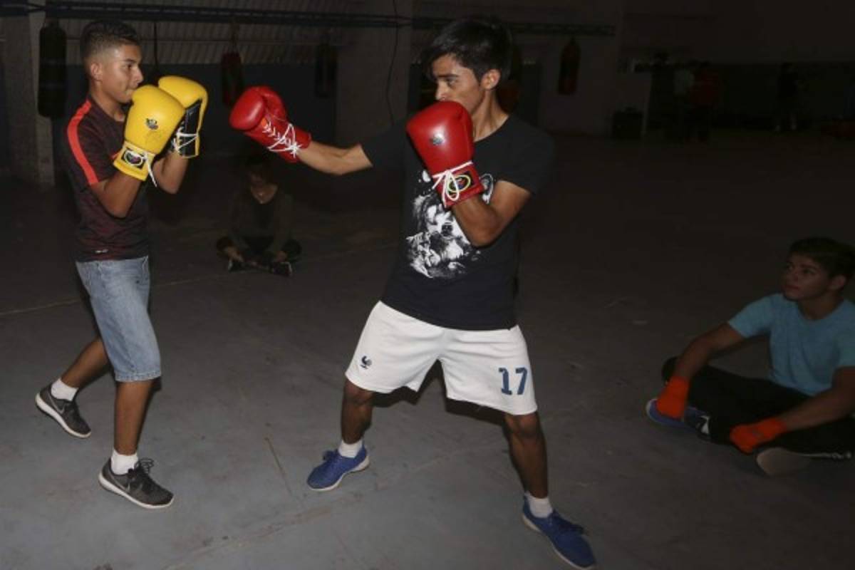 Héroes de barrio que golpean la violencia