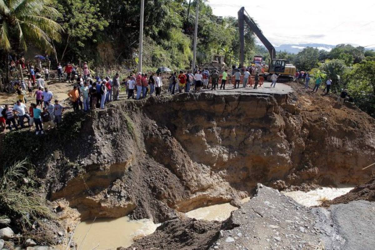 Honduras: Muerte y destrucción por aguaceros que azotan la costa norte