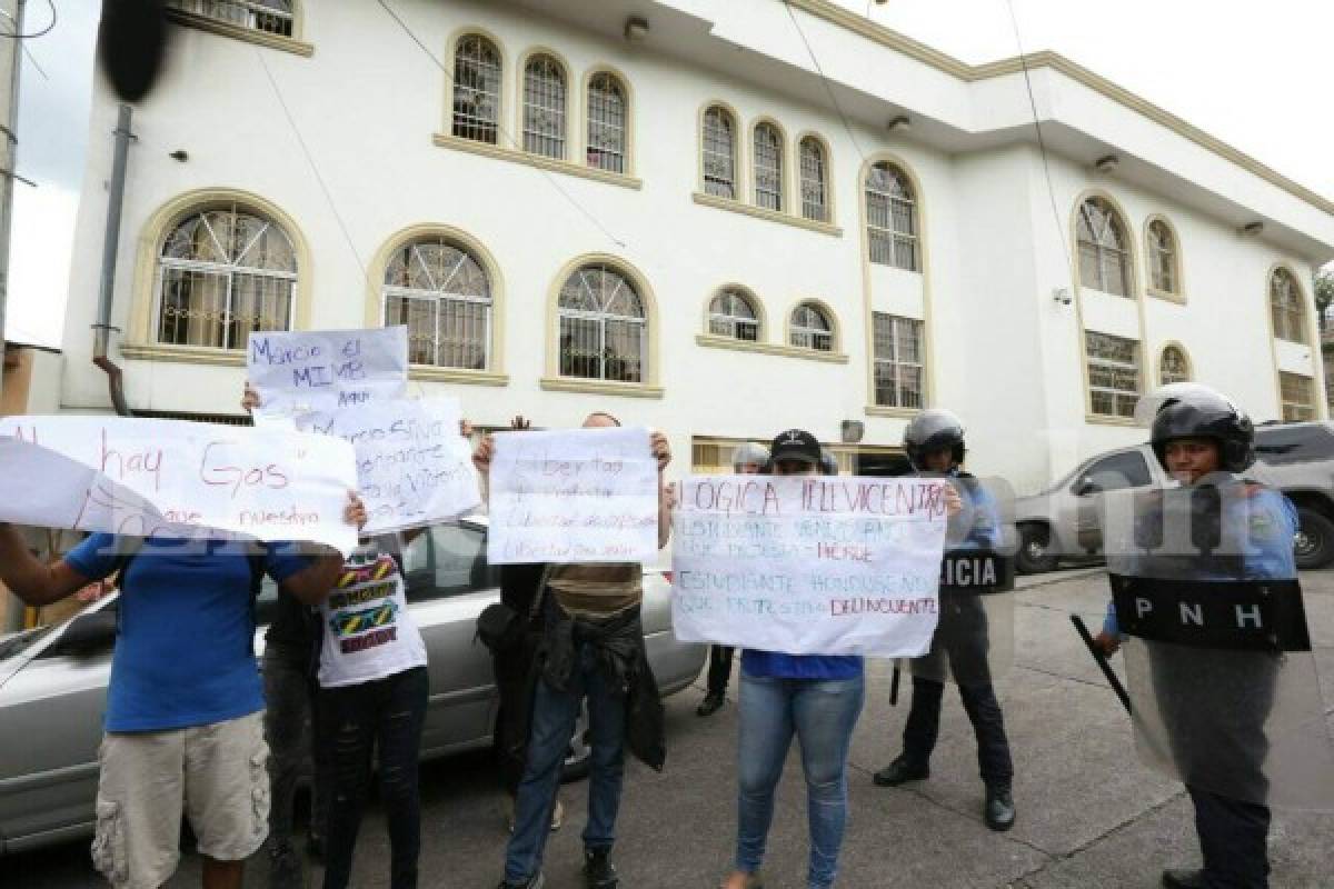 Medidas sustitutivas contra 20 estudiantes detenidos en la UNAH por toma de edificio