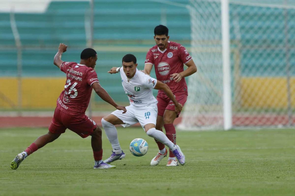 Linda chica se roba el show, jugador con look exótico y tristeza de Platense tras caer ante Motagua
