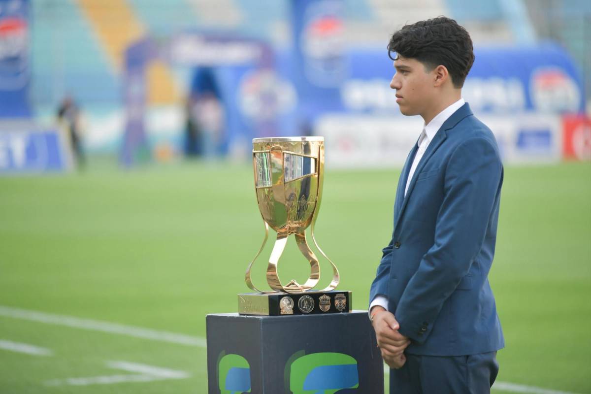 Lindas chicas, exministro sorprende y gesto de Javier López: Ambiente en el Motagua vs Génesis PN