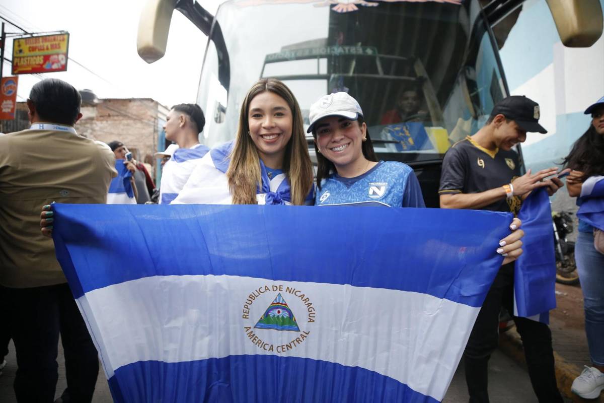 Las bellas chicas que se robaron las miradas el Nacional para partido Honduras-Nicaragua