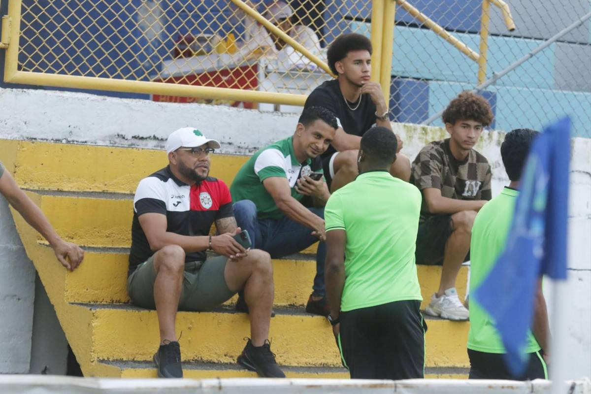 Exfutbolistas hondureños y bellas chicas sorprenden en la previa del clásico sampedrano