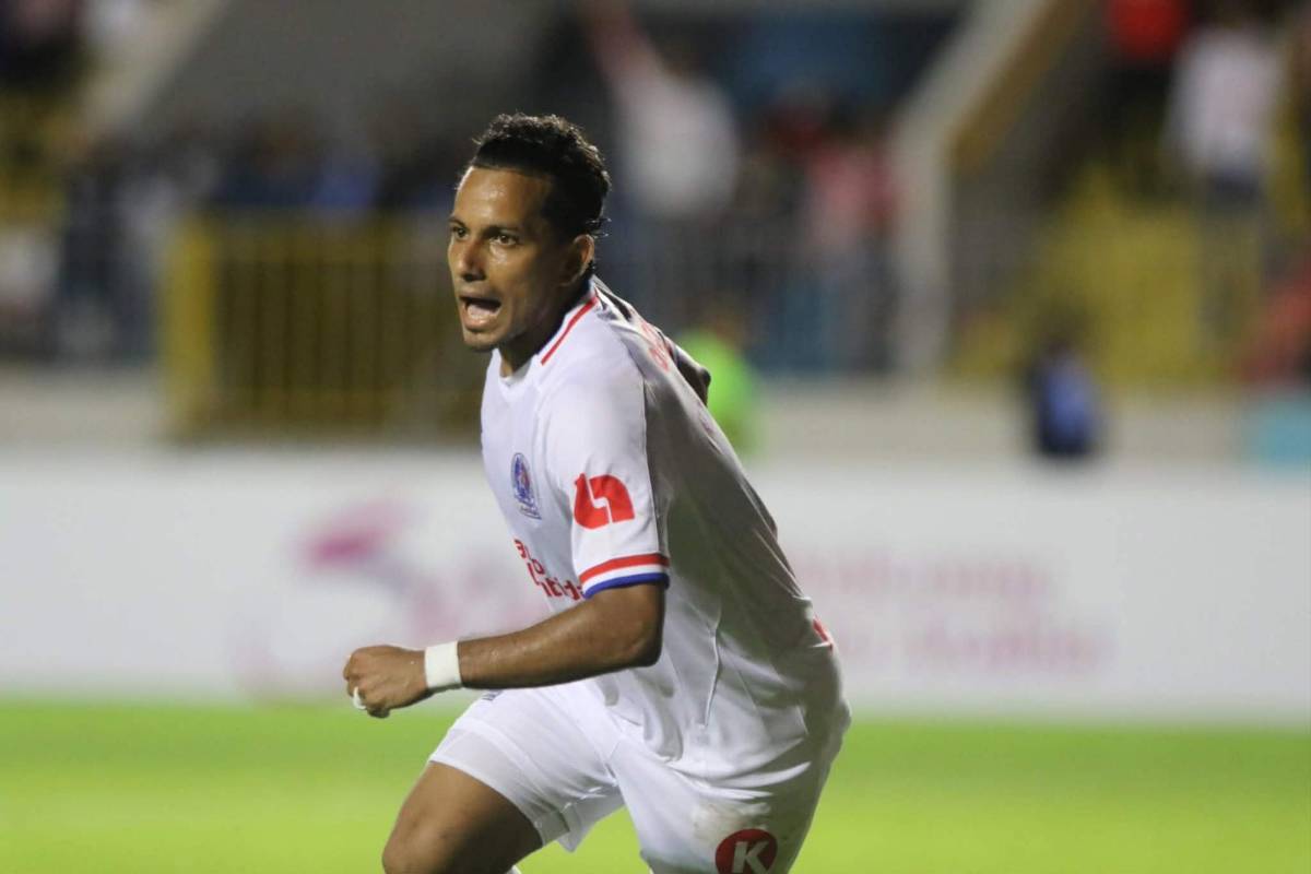 Polémica arbitral, sorprende héroe de Olimpia y sufrimiento ante Mixco en Copa Centroamericana