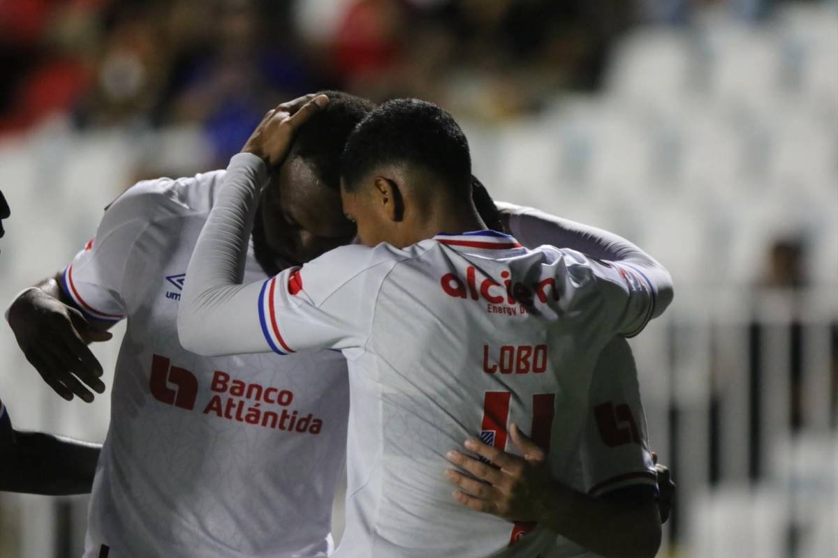 Polémica arbitral, sorprende héroe de Olimpia y sufrimiento ante Mixco en Copa Centroamericana