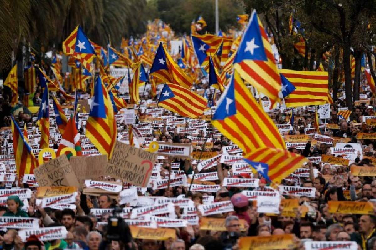 Unos 750,000 manifestantes piden en Barcelona liberación de independentistas