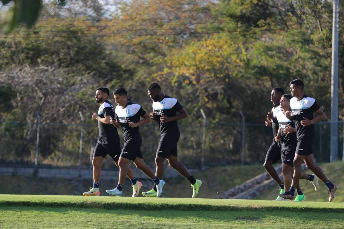 Caras nuevas, visita sorpresa y gran ambiente en primer entreno de la Selección de Honduras