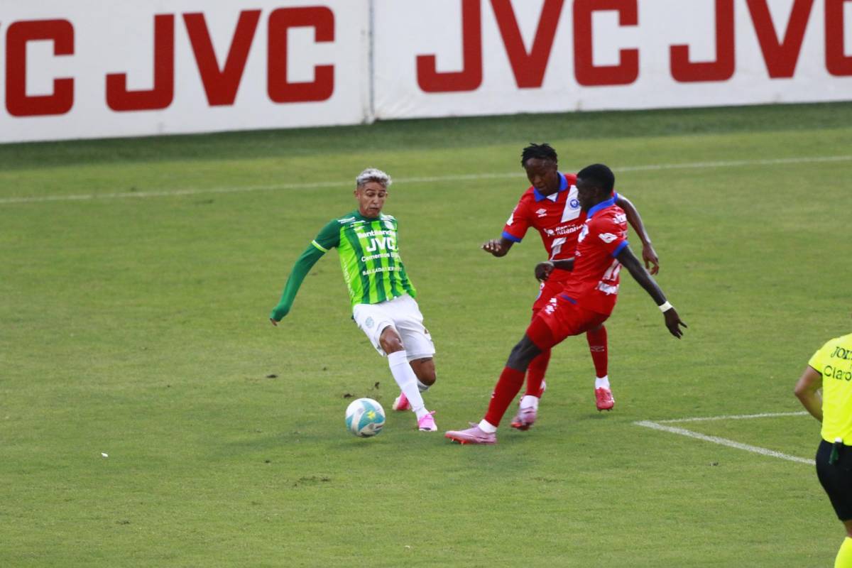 Novia de jugador captada, sorpresa con Wilmer Velásquez y villano de Olimpia ante Marathón