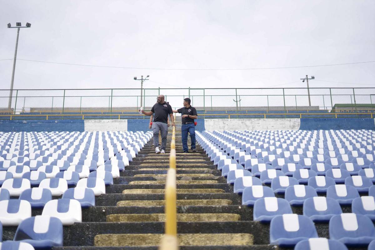 Estadio Nacional de Managua: anclado en la montaña cancha sintética y acogedor