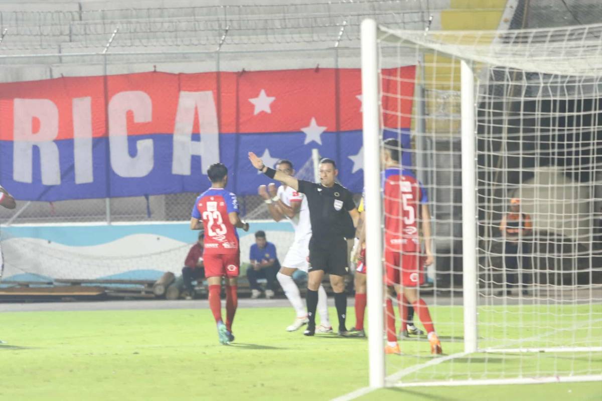 Debut en Olimpia, bronca de Xelajú, lo que hizo Nasralla y fiesta por la clasificación en Concacaf
