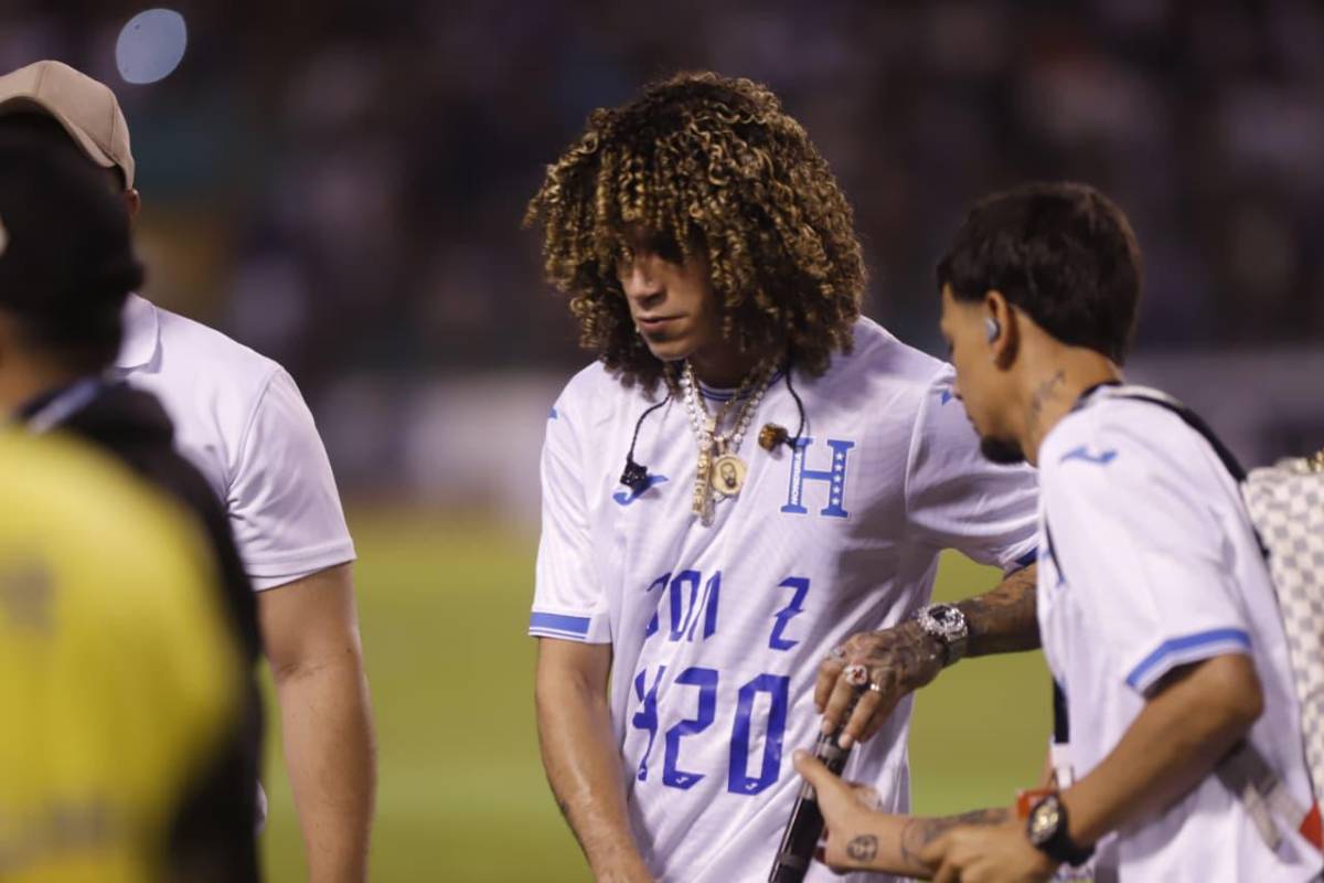 Jon Z hizo vibrar estadio Olímpico de Honduras con sus éxitos en partido de tiktokers