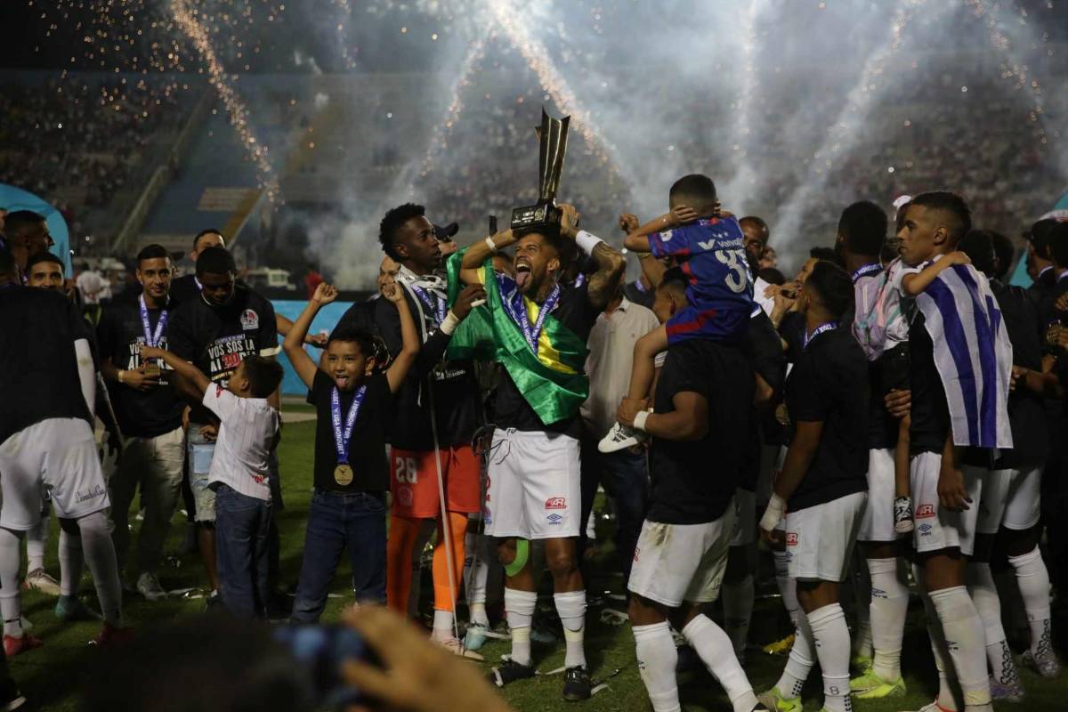 Bengtson levantó la 39: Así celebraron los jugadores de Olimpia el campeonato de Liga Nacional