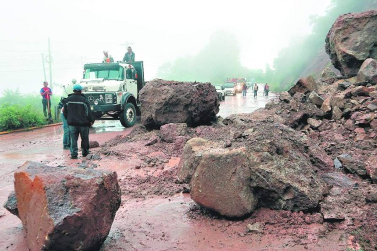 Copiosas lluvias generan zozobra en la capital