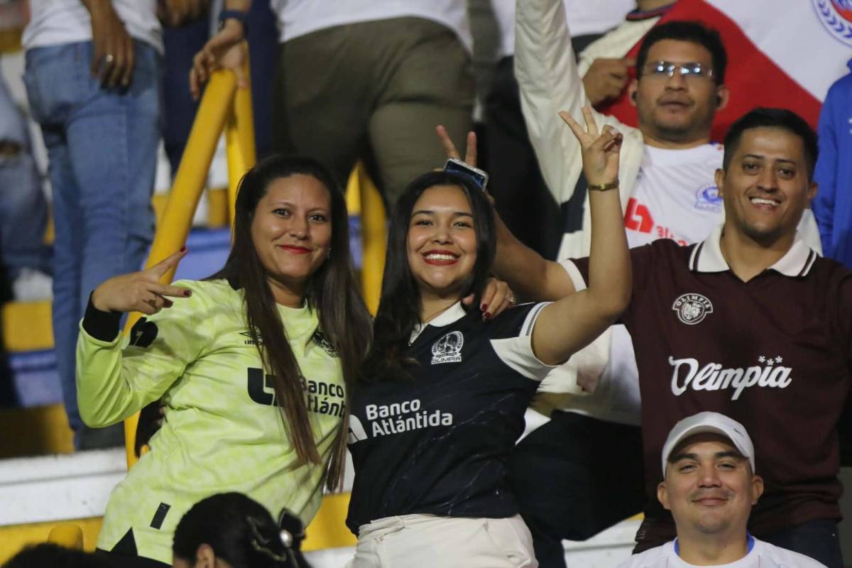 Llenazo en el Nacional y bellas chicas cautivan en semifinal de Olimpia ante Cartaginés