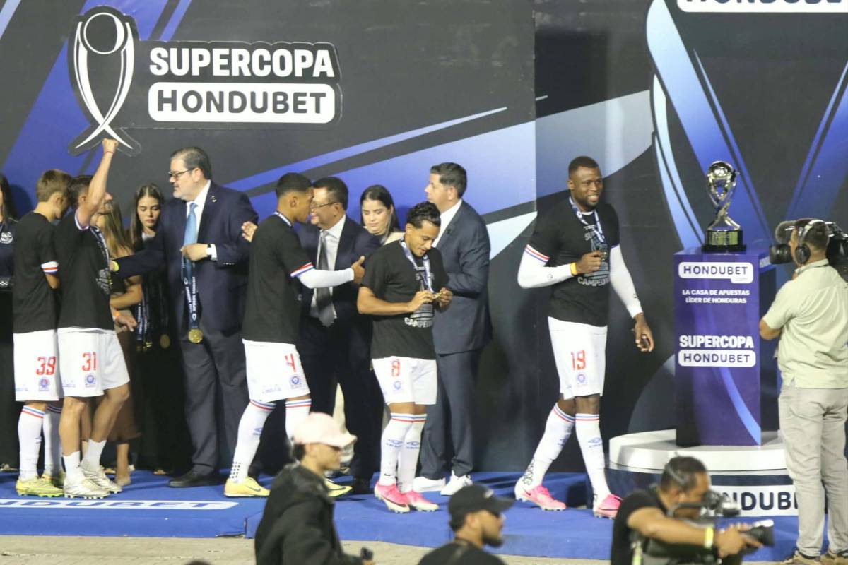 Premio al Olimpia por haber ganado al Supercopa de Honduras a Motagua