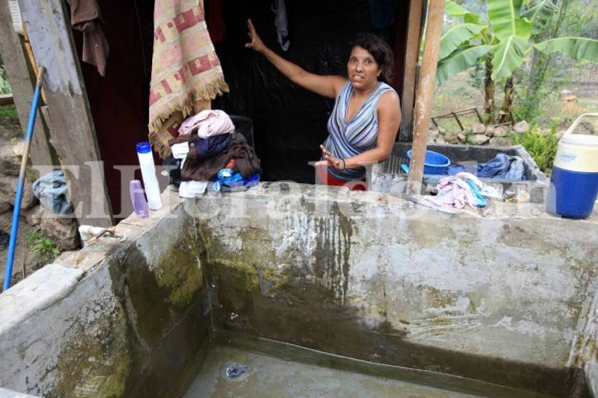 Modesta Matamoros recordó cómo se expandió el fuego. Foto Marvin Salgao/EL HERALDO