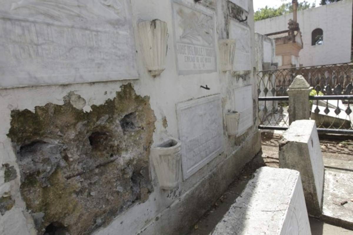 Parientes: Valle murió envenenado