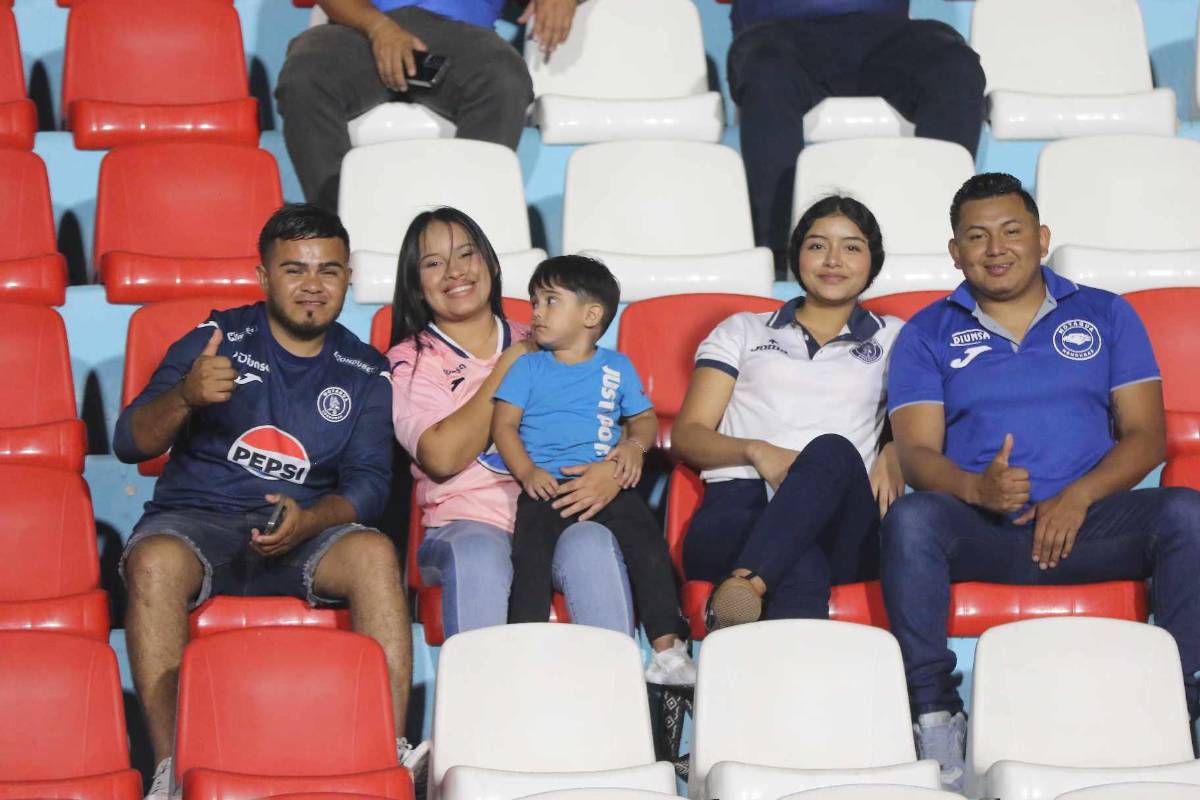 Chica viral de TikTok presente, lo que hizo Diego Vázquez y bellas damas en triunfo de Motagua