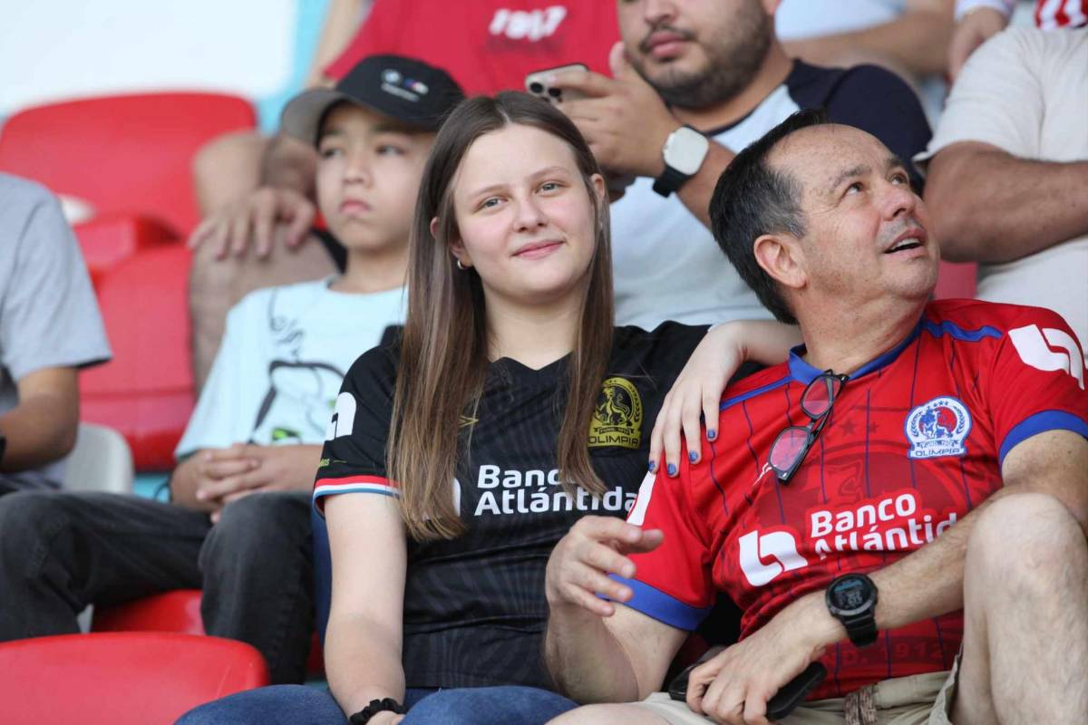 El estadio Nacional fue una pasarela: Bellas chicas llegaron al Olimpia vs Real España