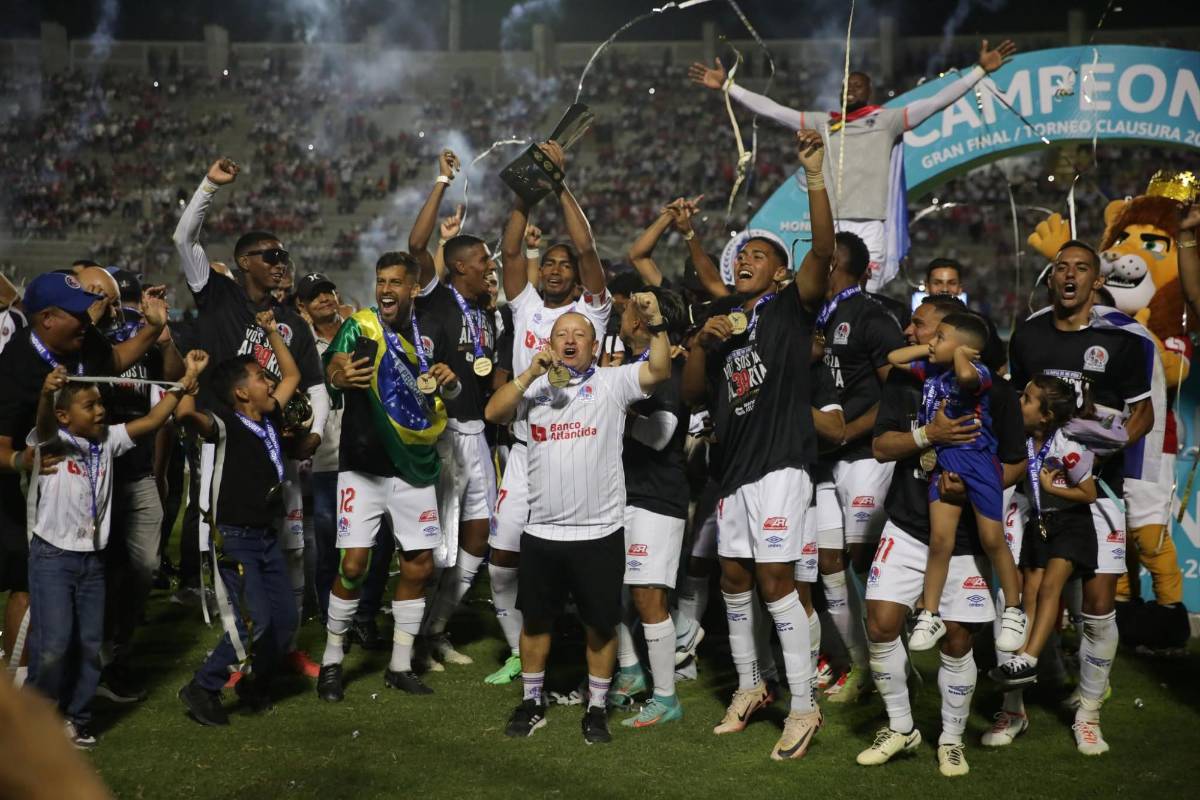 Bengtson levantó la 39: Así celebraron los jugadores de Olimpia el campeonato de Liga Nacional