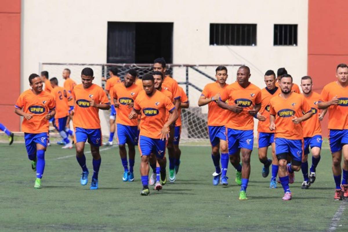 Los Lobos de la UPNFM arrancan pretemporada con prueba de refuerzos