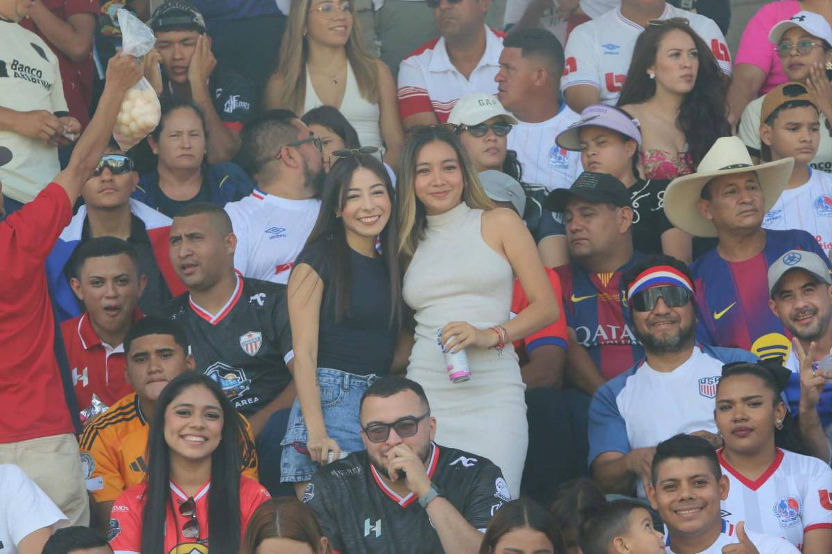Belleza, pelea de gallos, locura por Olimpia a Danlí y curiosa llegada del Estrella Roja