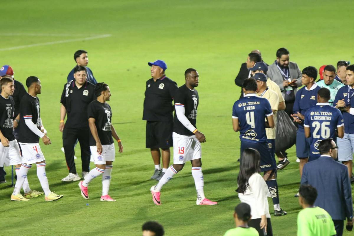 Premio al Olimpia por haber ganado al Supercopa de Honduras a Motagua