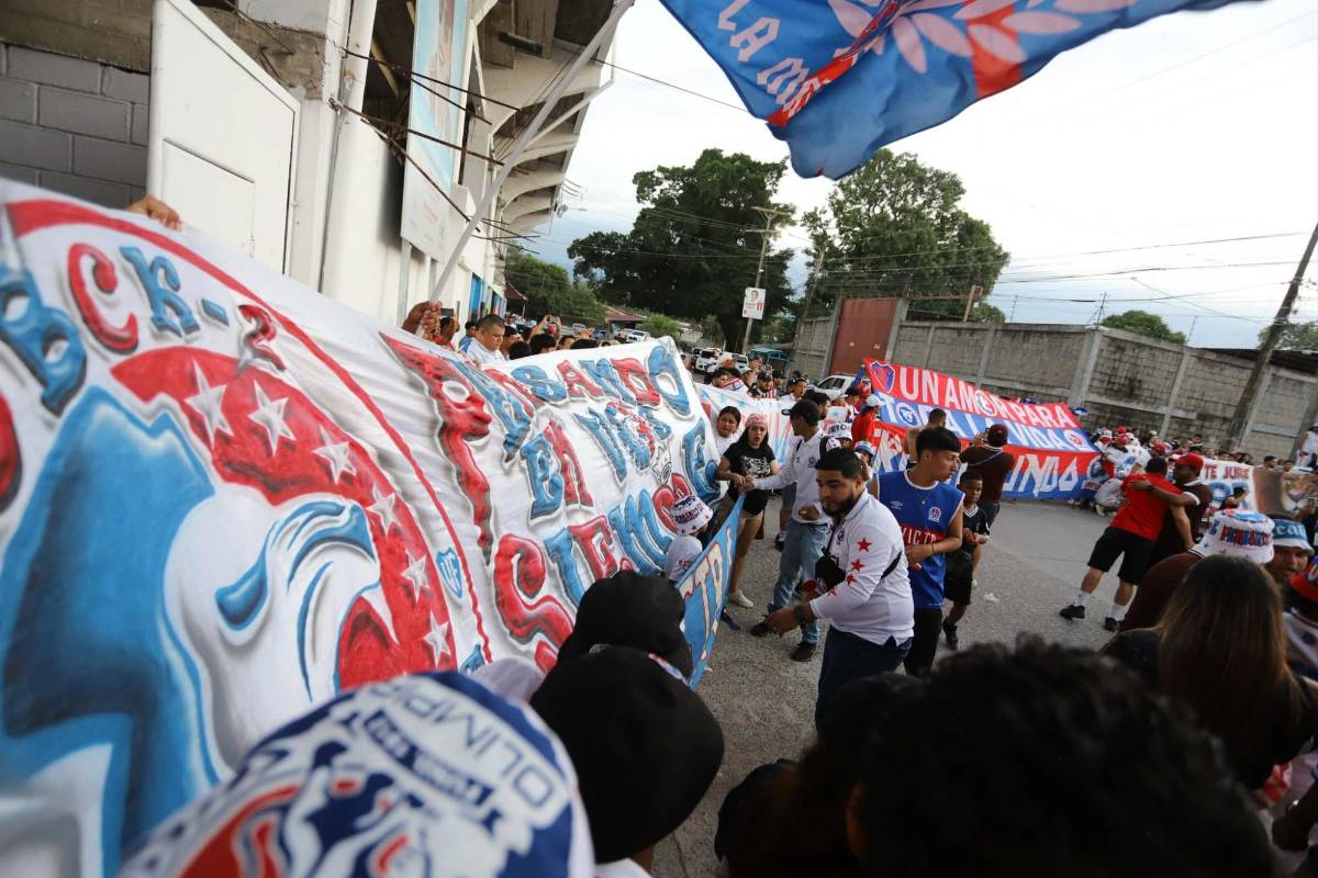 Ultra Fiel sorprende al Olimpia en La Ceiba luego de eliminación de Concachampions