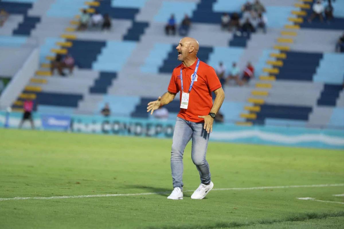 Bronca de Espinel, linda chica cautivó, show de la Ultra y épica remontada de Olimpia vs Victoria