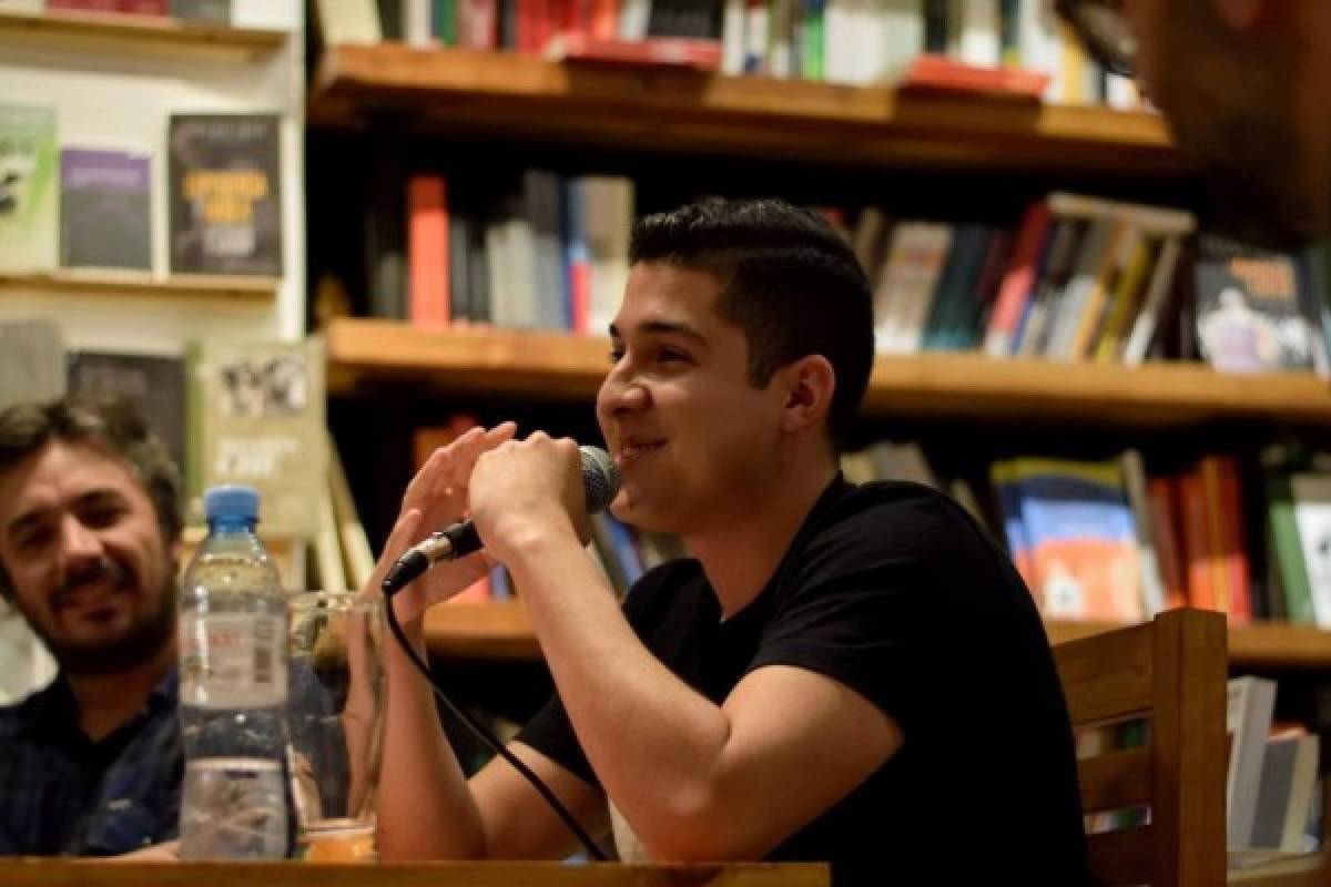 'En Honduras, donde el silencio es ley, toda escritura es rebelde”