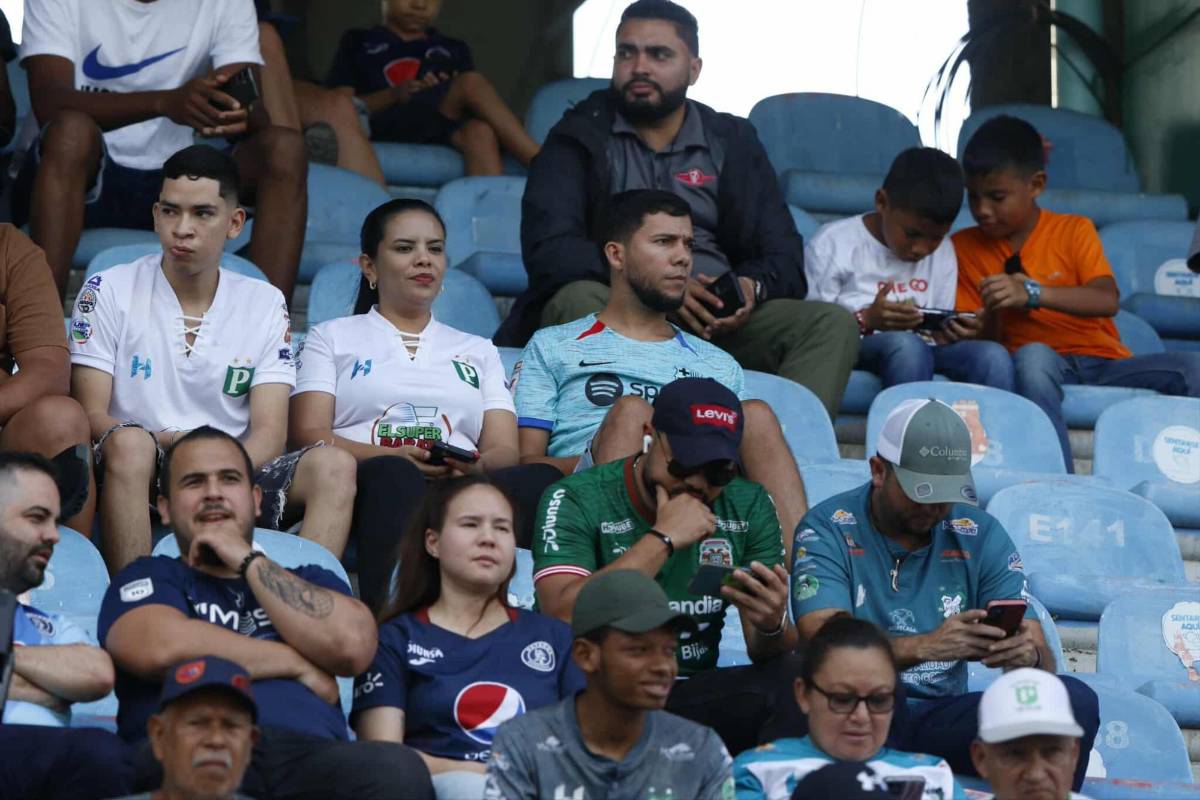 Linda chica se roba el show, jugador con look exótico y tristeza de Platense tras caer ante Motagua