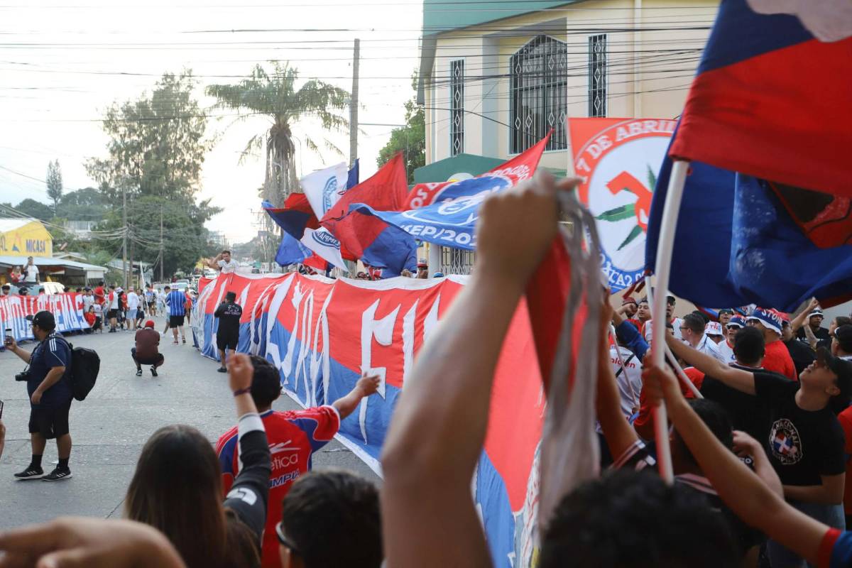 Ultra Fiel sorprende al Olimpia en La Ceiba luego de eliminación de Concachampions