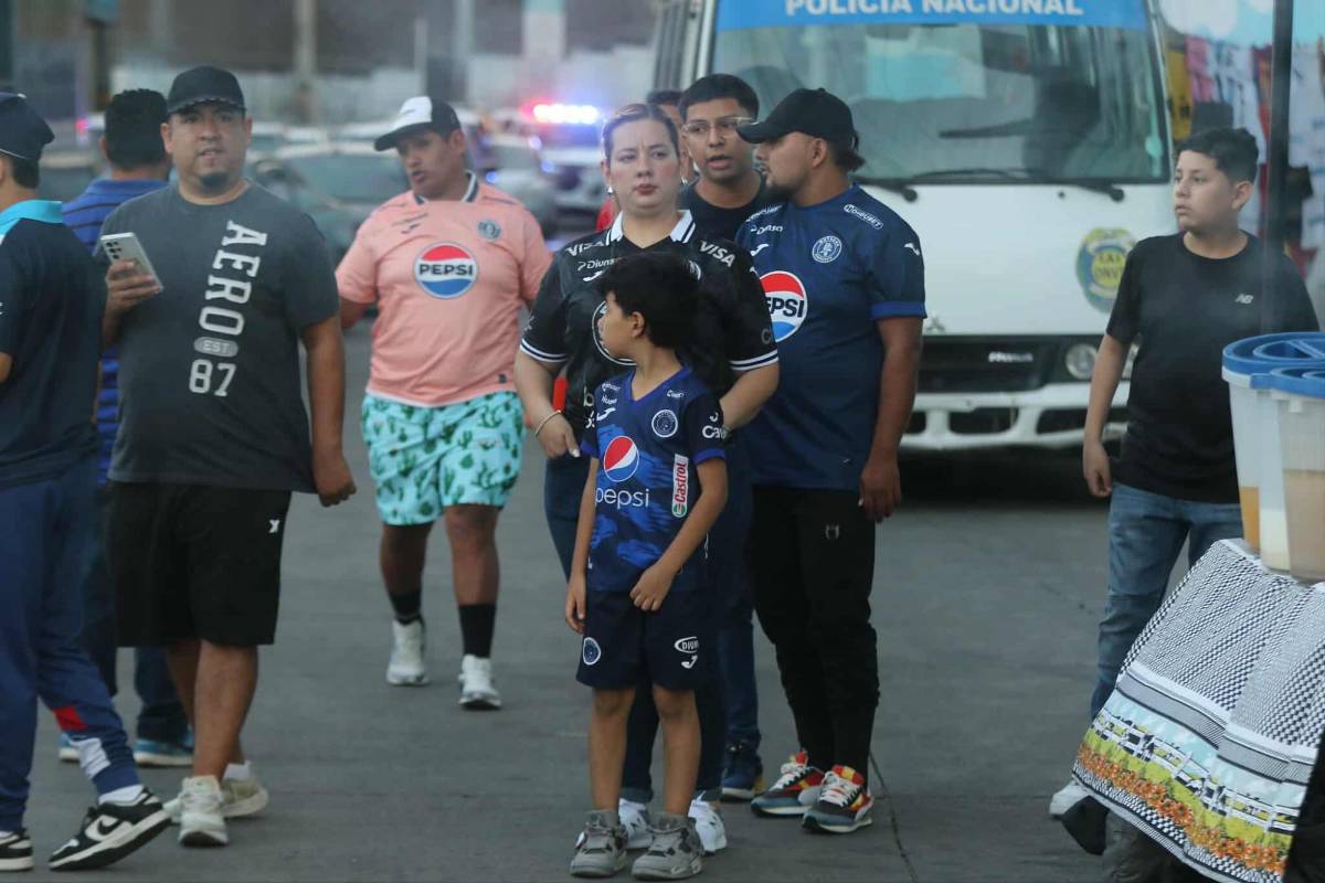 Jeque árabe se robó el show y sorprendente invasión tica previo al Motagua vs Cartaginés