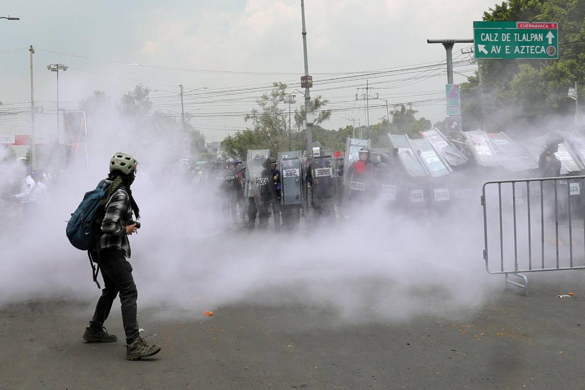 La jornada inaugural del Mundial en México deja 19 detenidos y 11 policías heridos