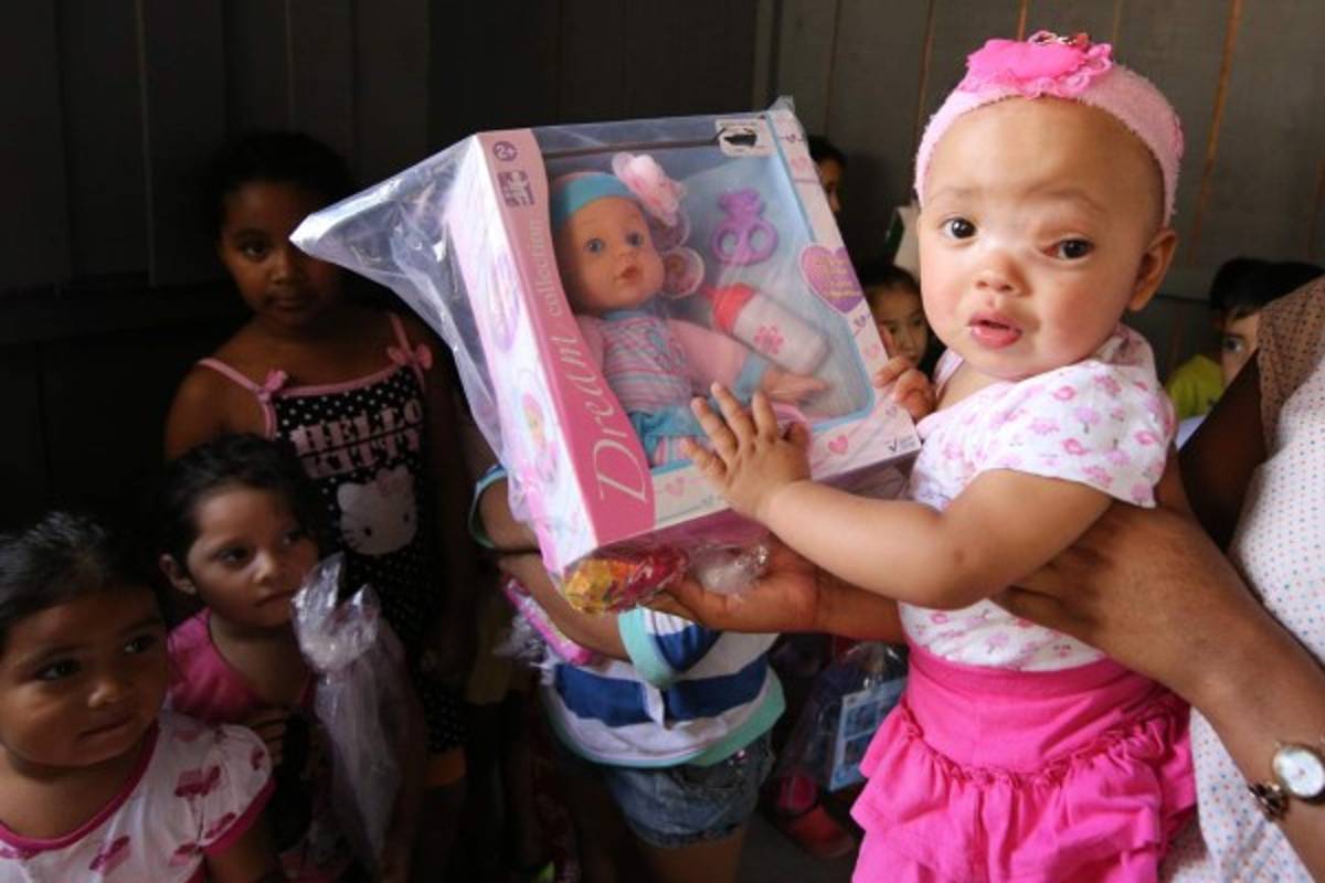 Honduras: En las faldas del cerro Juana Laínez decenas de niños fueron agasajados