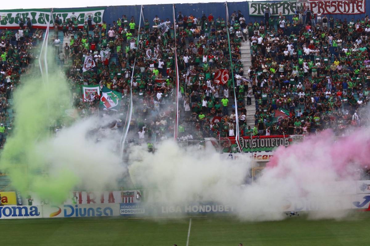 Novia de jugador captada, sorpresa con Wilmer Velásquez y villano de Olimpia ante Marathón