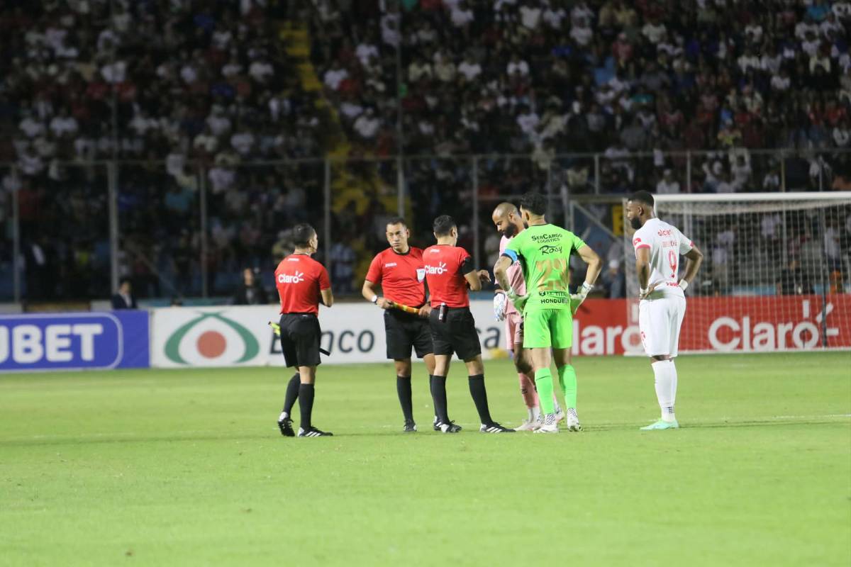 Pelea entre jugadores, insólita interrupción, gol de Puskas y Olimpia celebra título ante Marathón