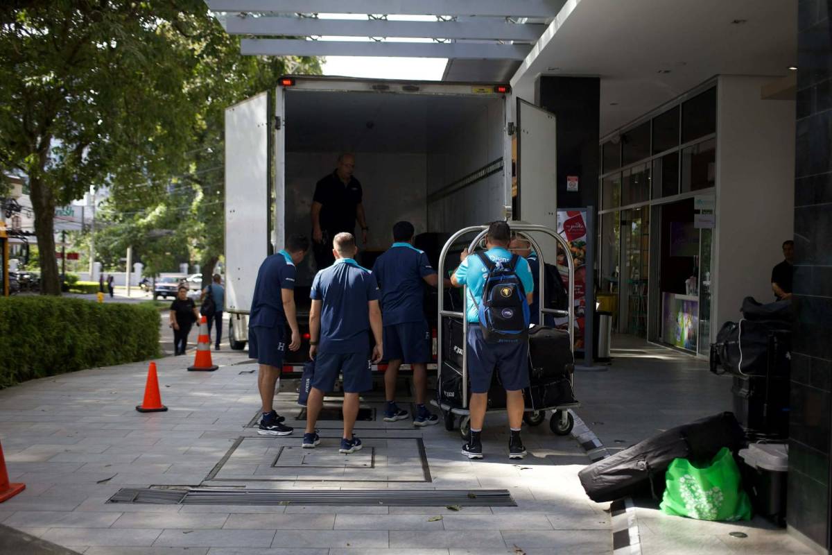 Linda chica y el pollo son la sensación: Ambiente previo al Costa Rica vs Honduras