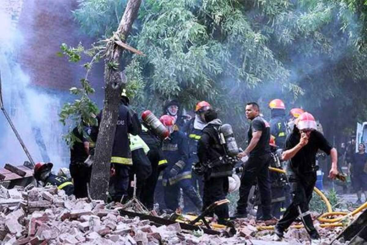 Siete bomberos y dos rescatistas mueren en incendio