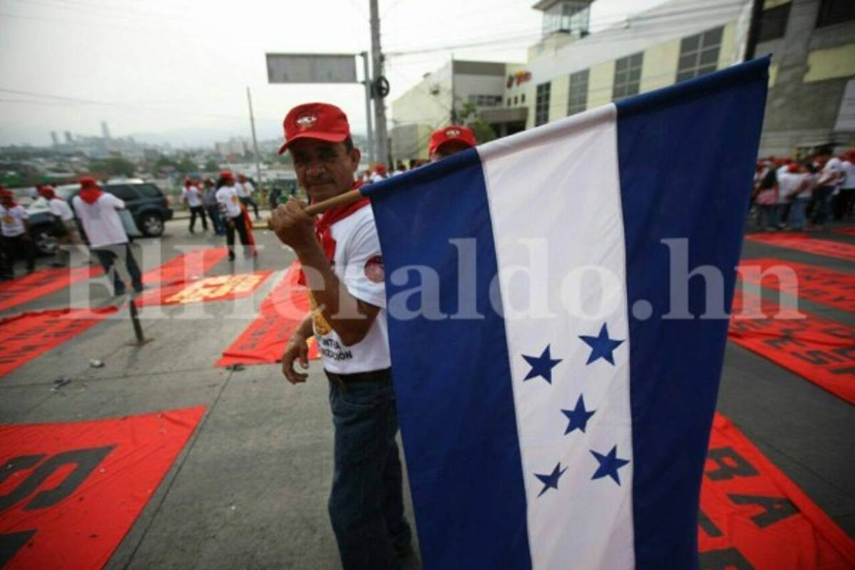 Cierra marcha del Día de los Trabajadores con condena al saqueo de instituciones y política migratoria de Trump