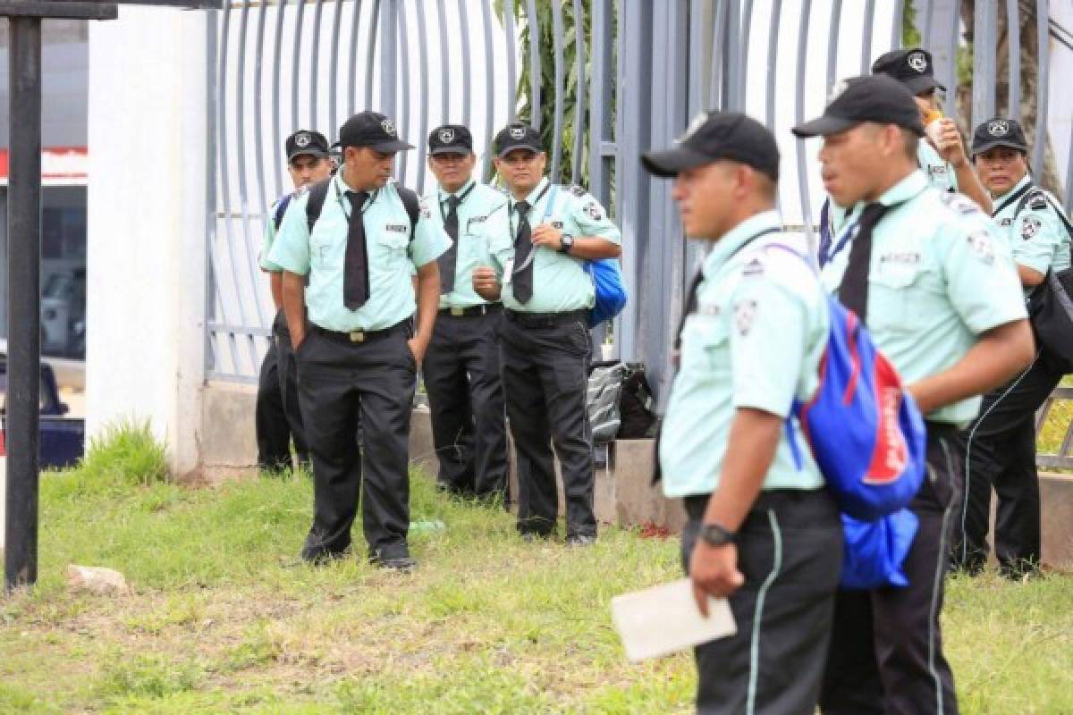 Autoridades entregan la UNAH a estudiantes que realizan toma