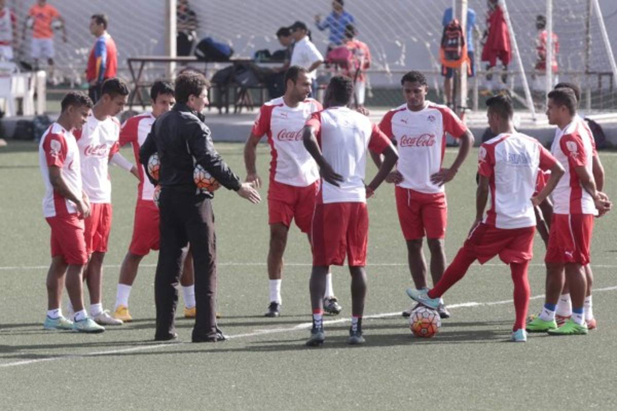 El León argentino disfruta el trabajo que lo ha llevado a la fama en Honduras y Argentina.